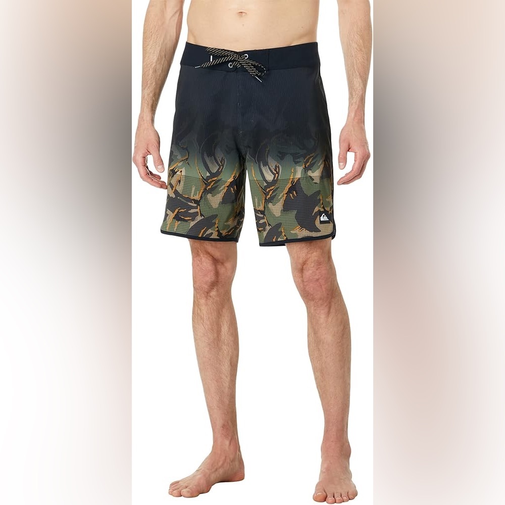 Quiksilver Men's Standard Highlite Scallop 19 Boardshort Swim Trunk